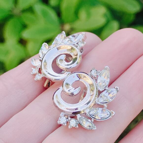 Vintage Signed Crown Trifari Mid Century Silver Tone Rhinestone Clip On Earrings - Picture 4 of 11